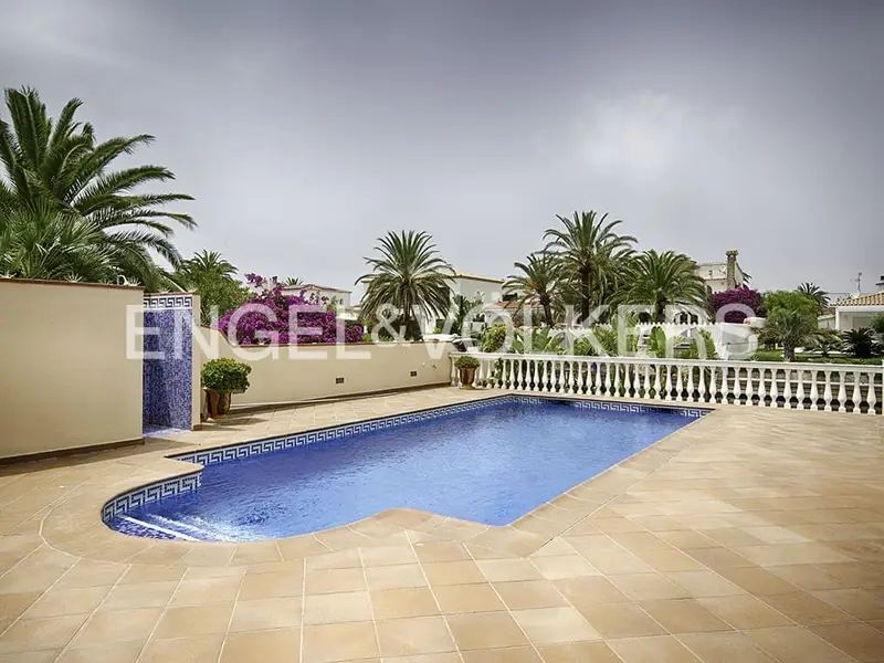 Chalet en Empuriabrava con Amarre y Piscina