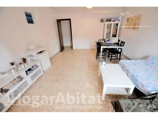 Amplio Piso Exterior con Balcon y Trastero en Xirivella