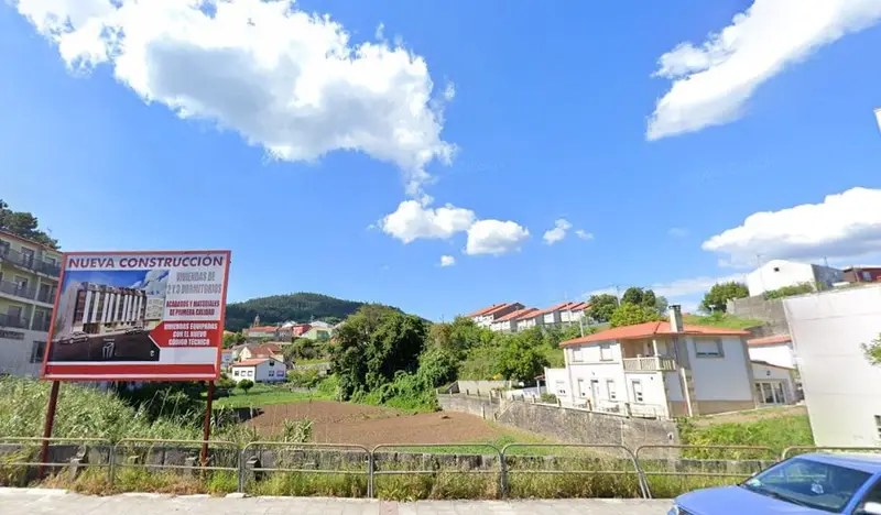 Solar en Boiro con Proyecto para 17 Viviendas