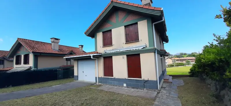 Venta Chalet con Terraza en Gama 3 Dormitorios Piscina