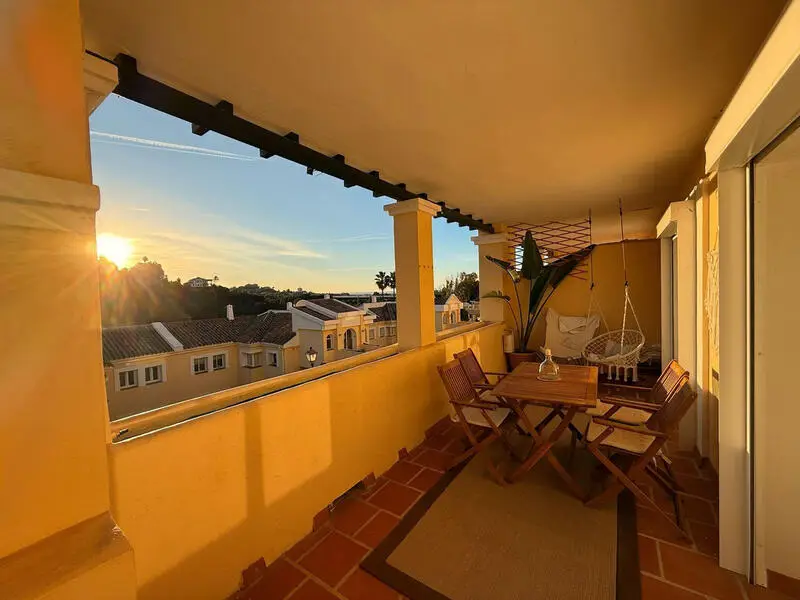 Apartamento en La Quinta con Vistas al Mar y Piscina