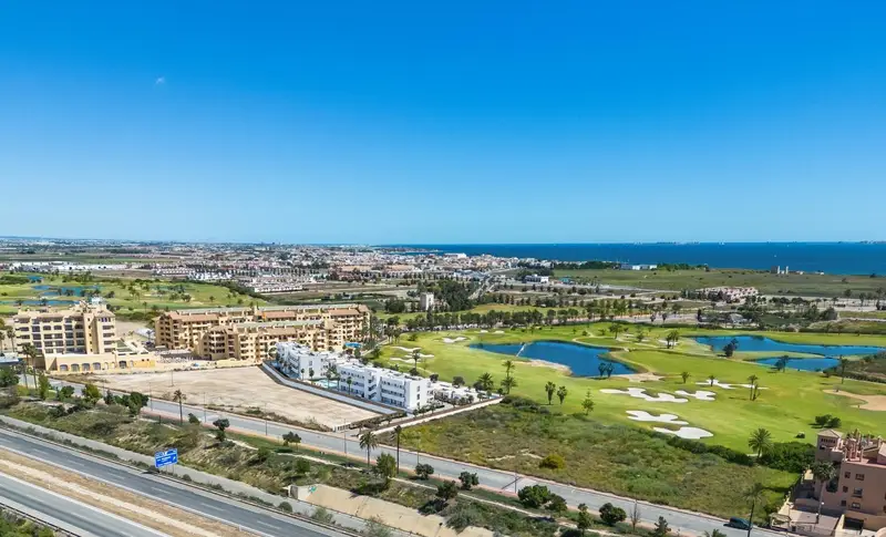 Residencial de Lujo en Los Alcázares: Apartamentos en Primera Línea de Playa