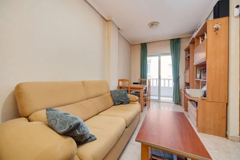 Apartamento en Torrevieja con Piscina y Terraza Cerca de la Playa