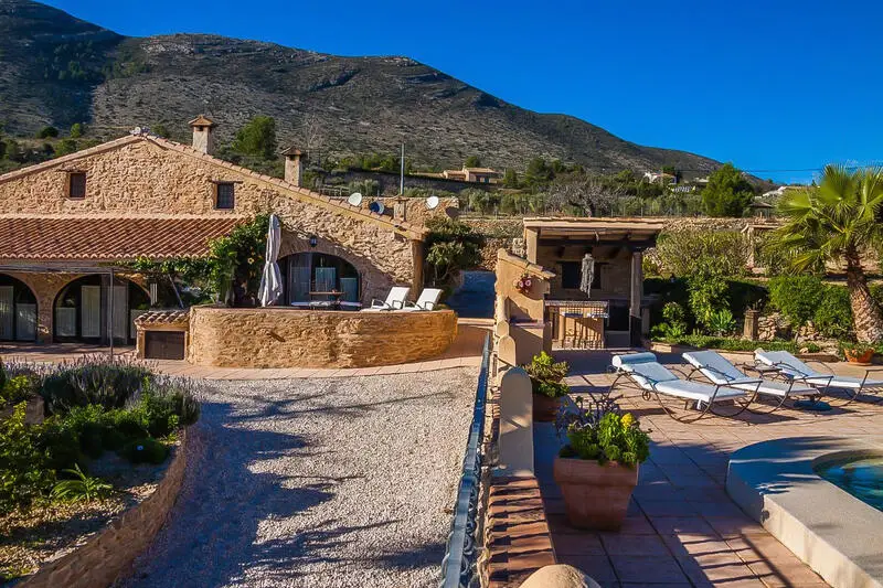 Finca de Lujo con 8 Dormitorios y Piscina en Benissa