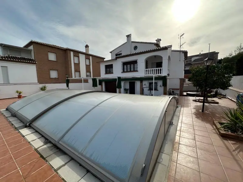 Chalet en Venta en La Zubia Gran