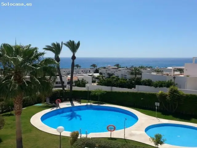 Apartamento en Mojacar con Amplia Terraza y Trastero