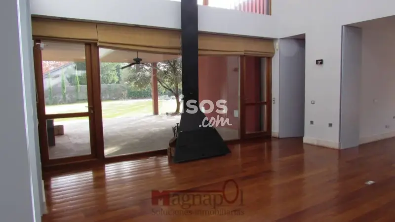 Chalet unifamiliar en alquiler en Próximo A Colegios y Centro Comercial