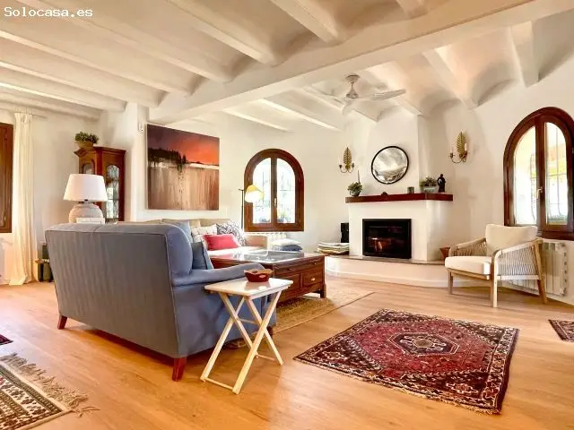 Chalet en Venta Denia con Piscina y Vistas al Montgo