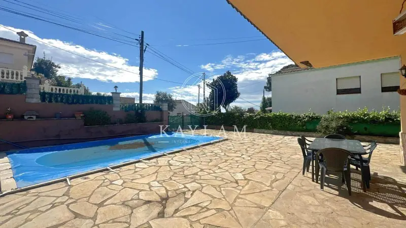 Chalet en venta Lloret de Mar Creu de Lloret con piscina y barbacoa