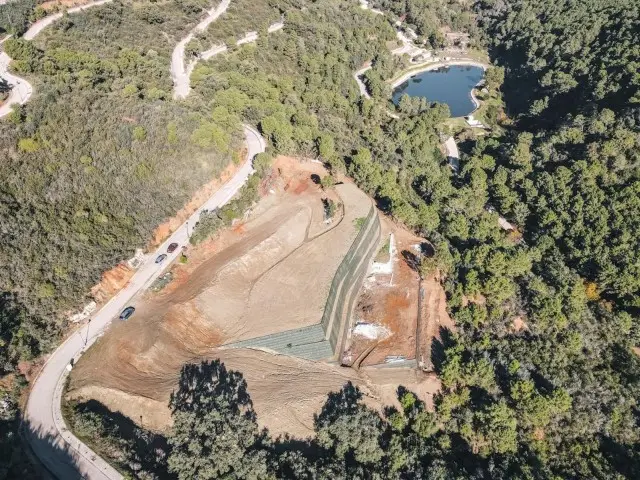 Terreno en Venta Benahavis Chalet de Lujo con Vistas al Lago