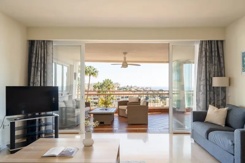 Apartamento en Miraflores Malaga con Vistas al Mar y Piscina