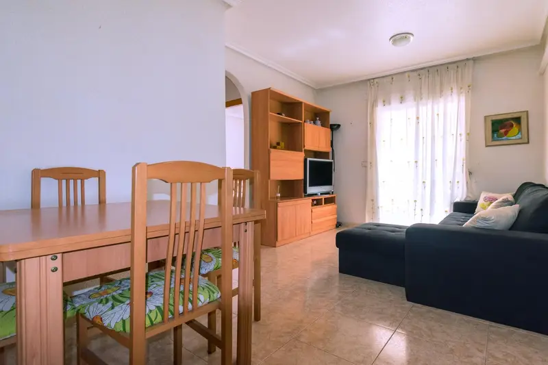 Apartamento en Torrevieja con Terraza y Excelente Ubicacion