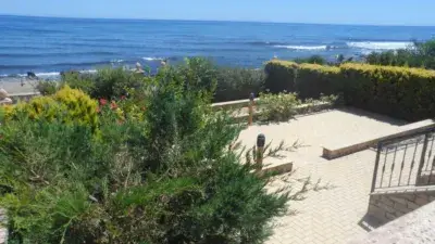 Chalet de Lujo en Venta: 2 Plantas, Sótano, Jardín y Solárium