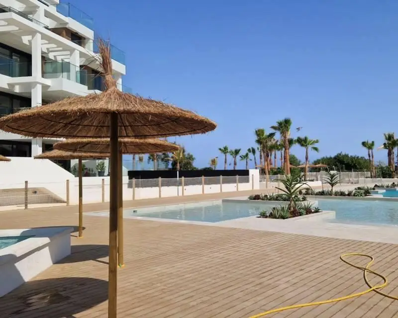 Apartamento en venta Denia: 3 dormitorios, vistas al mar, piscina