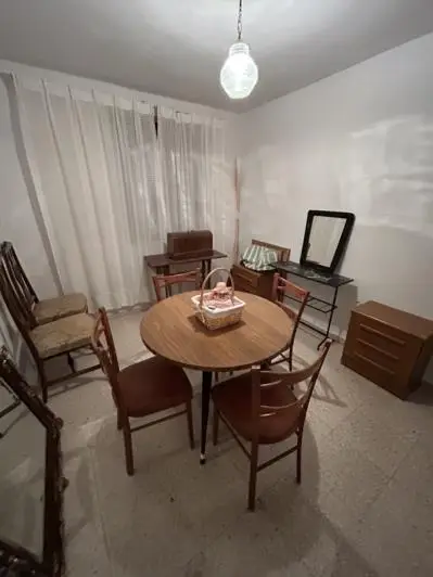 Casa de Pueblo con 7 Dormitorios en Venta