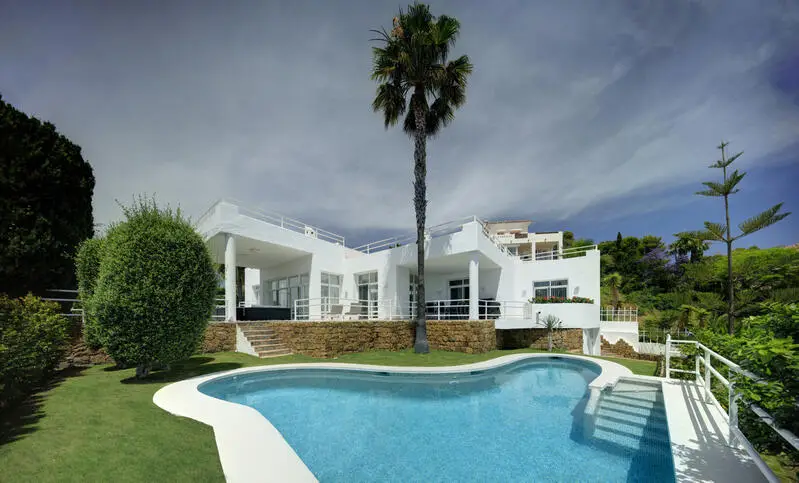 Villa Moderna en La Quinta 4 Dormitorios Vistas al Mar