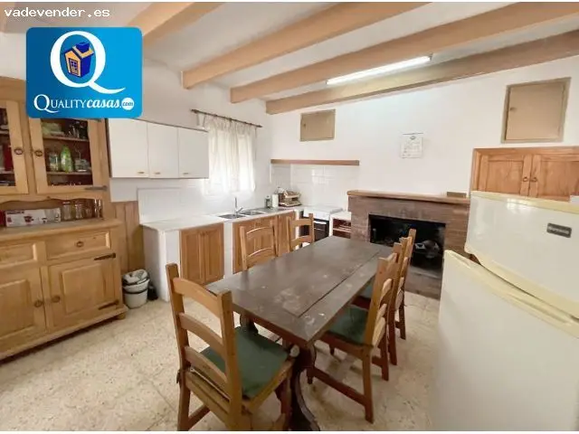 Chalet en Venta en Jijona Alicante con Amplia Finca Rustica