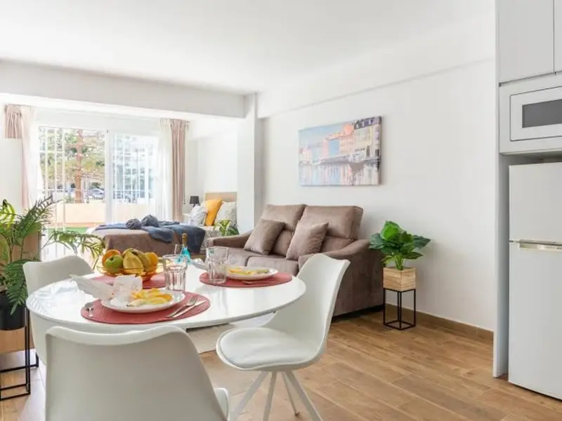Apartamento Torremolinos Centro: Estudio Moderno y Equipado
