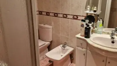 Venta de Dos Pisos con Posible Atico en Los Boliches