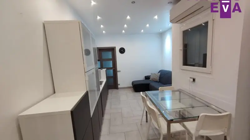Piso en Venta en Barcelona: Apartamento con Encanto y Estilo