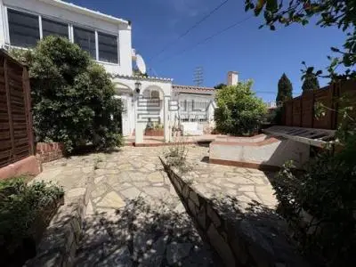 Villa en Torreblanca con Piscina Privada y Aparcamiento para 5 Coches