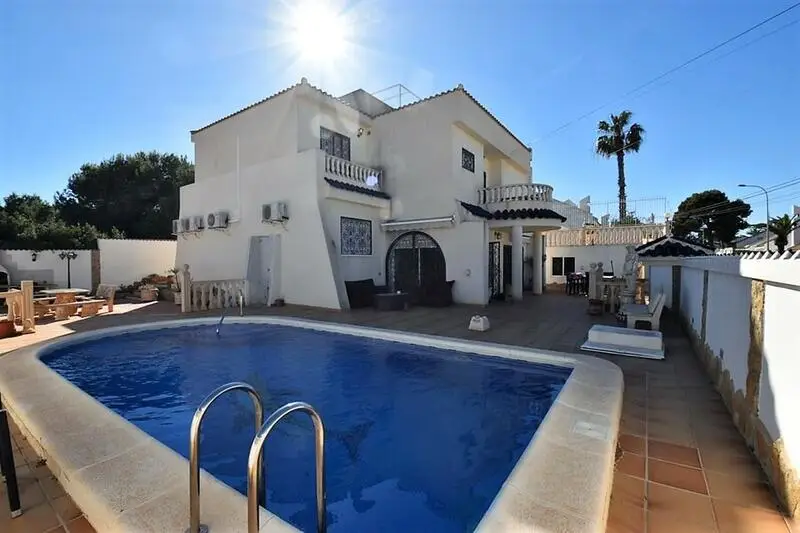 Villa 5 Dormitorios 4 Ba	nos San Miguel de Salinas