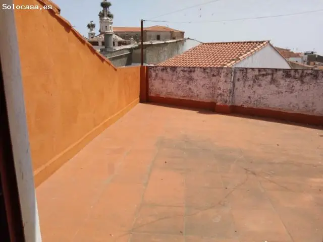 Casa en San Vicente Alcántara para reformar con tres plantas