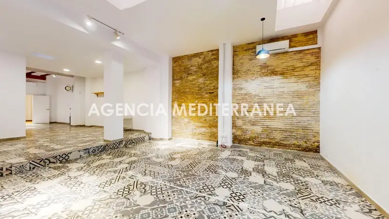 Local Comercial en Alquiler Arrancapins Valencia 200m2