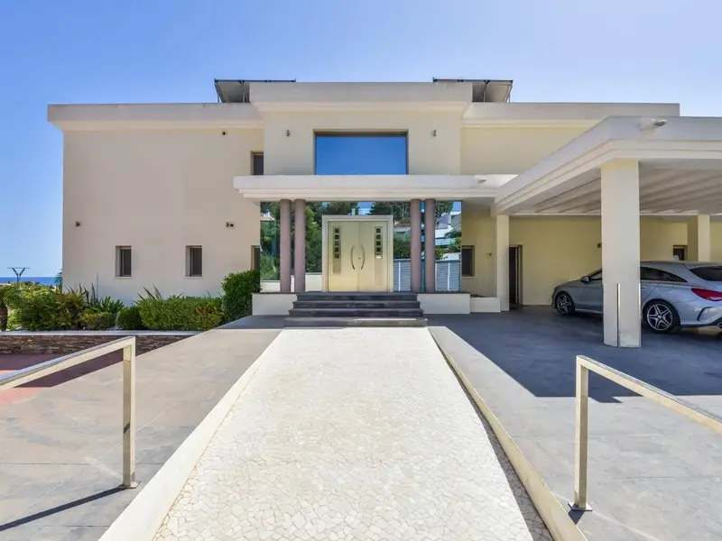 Chalet en Venta Benissa 585m2 4 Dormitorios Piscina Interior
