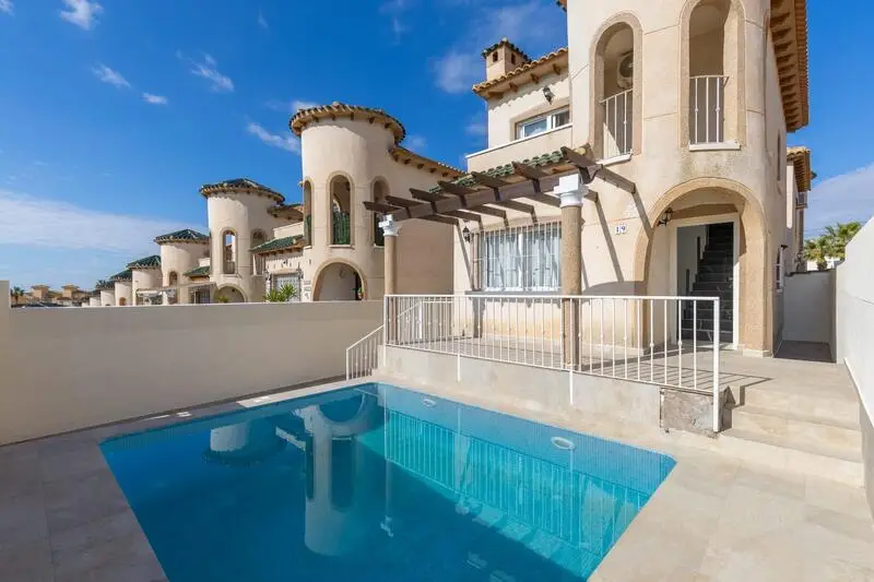 Villa en Venta Villamartin Lujo Cerca de Playa Golf
