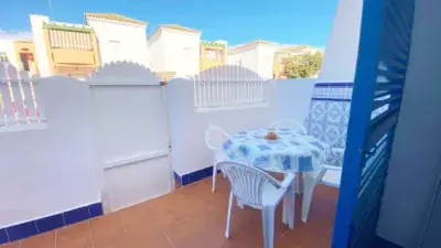 Adosado en Conil cerca de la playa con piscina y garaje