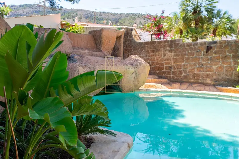 Villa de Lujo en Albir con Piscina Privada y Bar Tiki