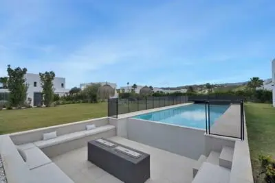 Villa Lujosa de 4 Dormitorios en Venta
