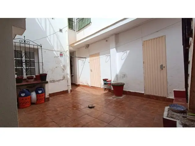 Chalet en Torremolinos con Gran Potencial para Inversores y Familias