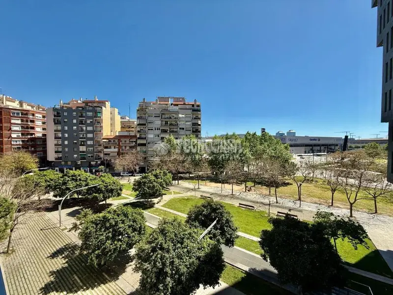 Piso Reformado en Plaza Europa con Piscina y Gimnasio