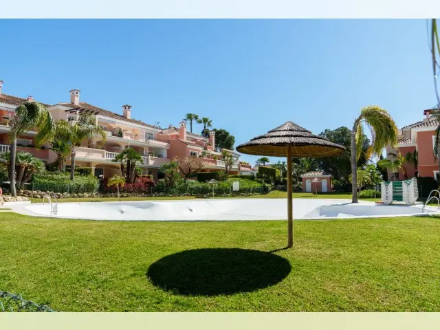 Apartamento 2 Dormitorios Milla de Oro Jardin Privado