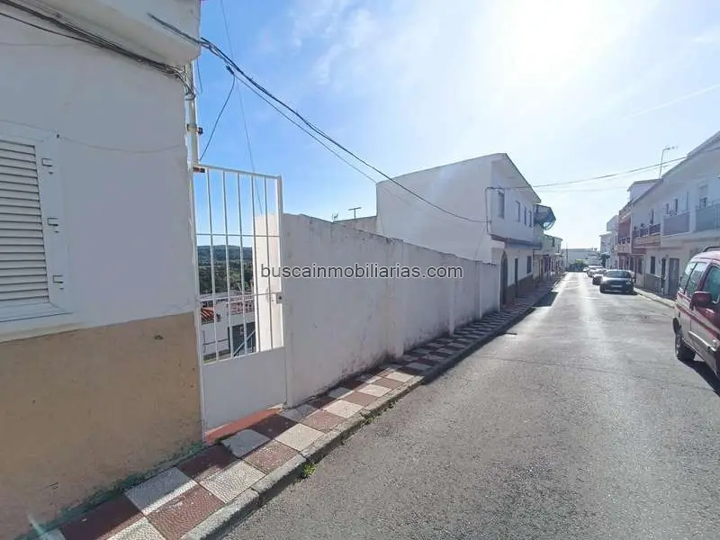 Solar Urbano en Venta en Cádiz: 106,5m2, Agua y Luz