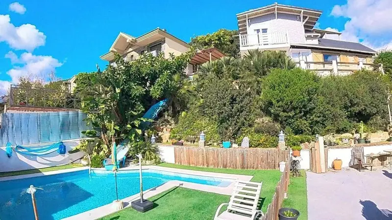 Chalet en venta en Algeciras, Cadiz: Casa unifamiliar reformada