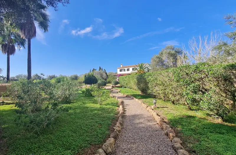 Villa en Llucmajor con Vistas al Mar y Piscina Privada