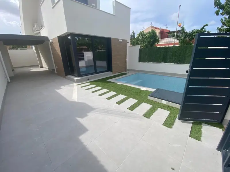 Villa en Venta Los Alcázares 3 Dormitorios Piscina Privada