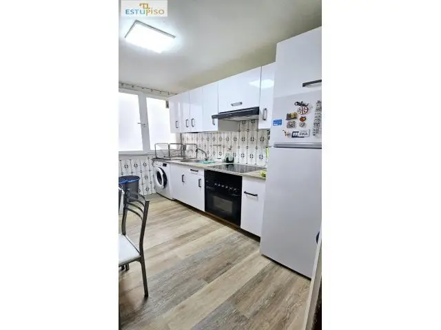 Piso 100m2 Vitoria 4 habitaciones 2 baños Techos Altos