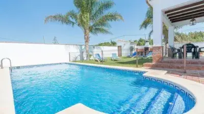 Chalet en Conil: Casa de Campo con Piscina Privada