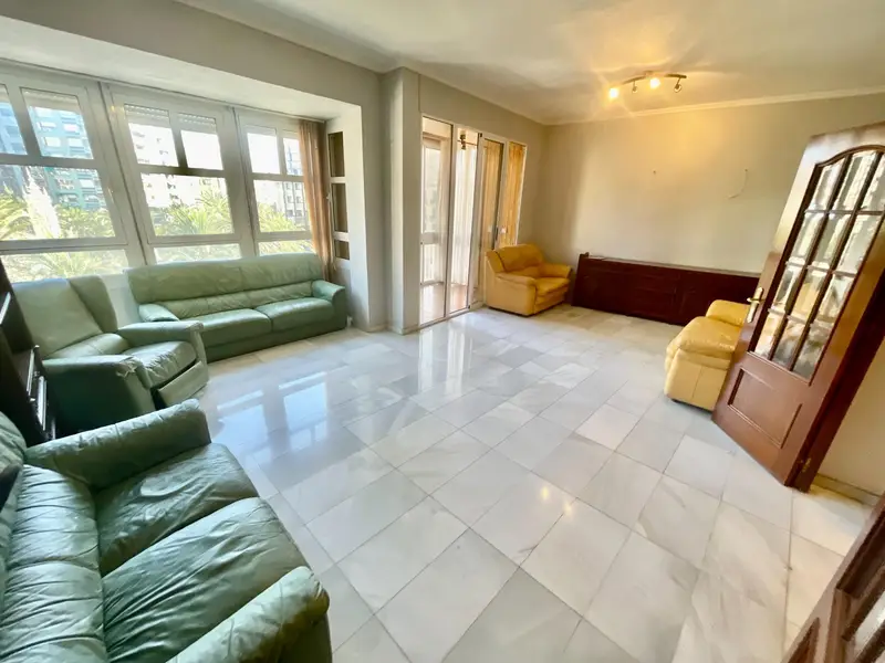 Venta Piso Centro Alicante 5 Dormitorios 2 Baños Terraza Trastero