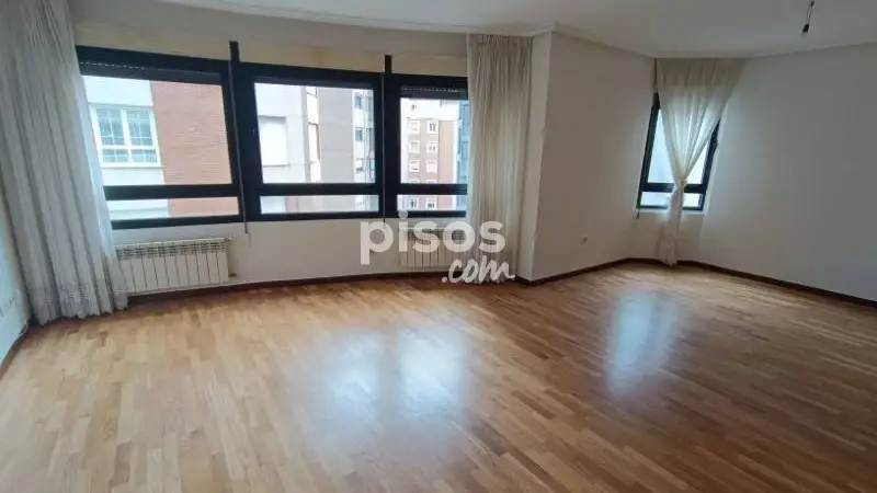 Piso en Venta en Avilés 4 Dormitorios 2 Baños Garaje Trastero