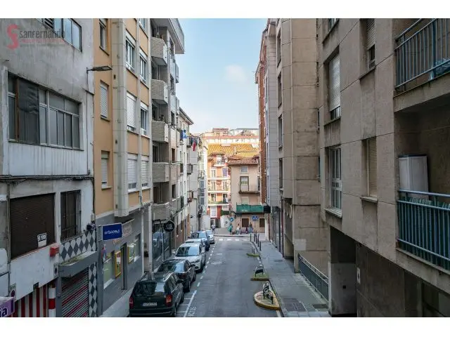 Garaje Cerrado en Venta Cerca de Plaza Numancia