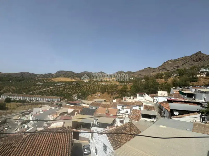 Casa en Venta en Alora Tres Plantas Patio y Terraza