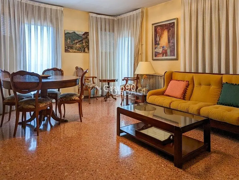 Piso en venta en Lérida 4 dormitorios 2 baños piscina parking