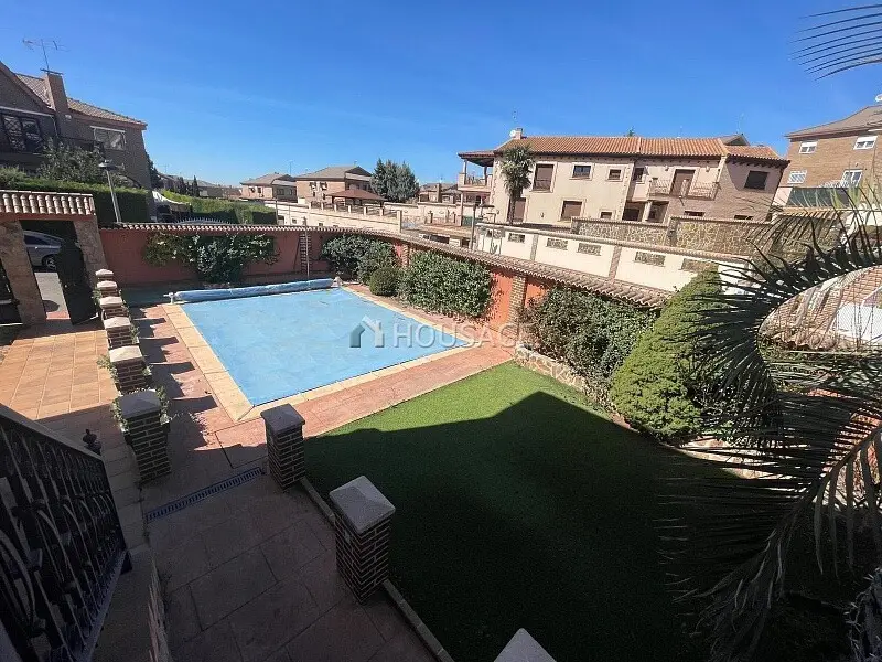 Chalet Pareado en Arganda del Rey con Piscina y Garaje Triple