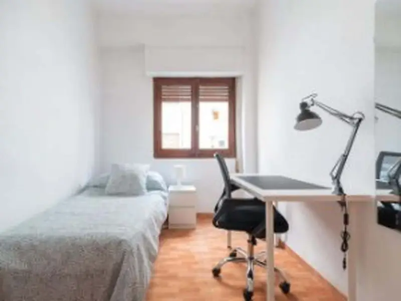 Apartamento de 6 dormitorios y 2 ba																																																																																																																																																																																																																																																																																																																																																																																																																																																																																																																																																																																																																																																																																																																																																																																																																																																																																								
ños en Valencia