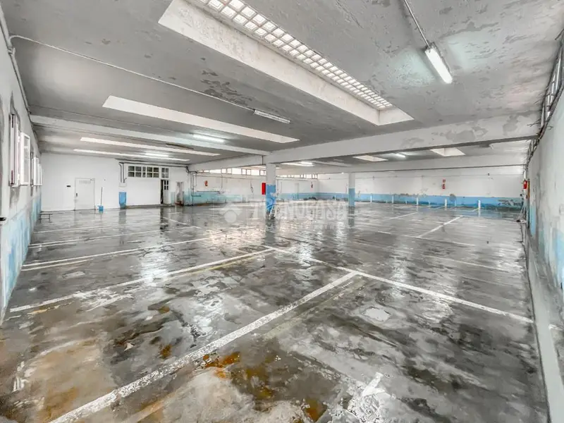 Nave Comercial en Venta Ciudad Lineal 700m2